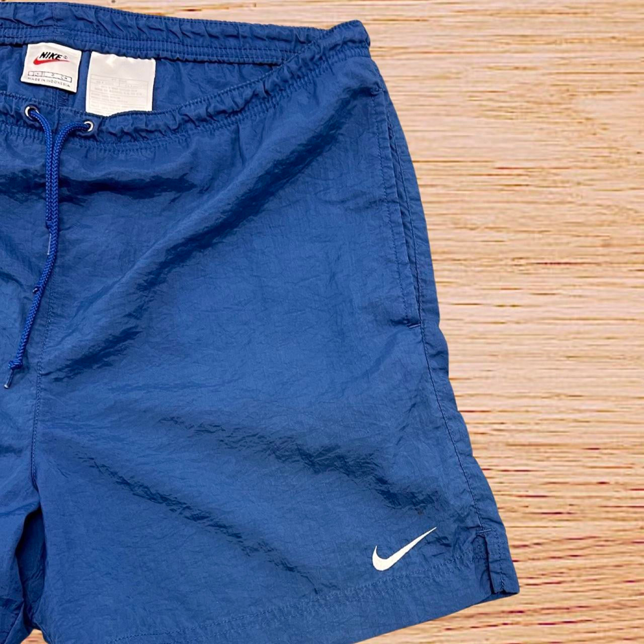 90s Nike shorts (34”)