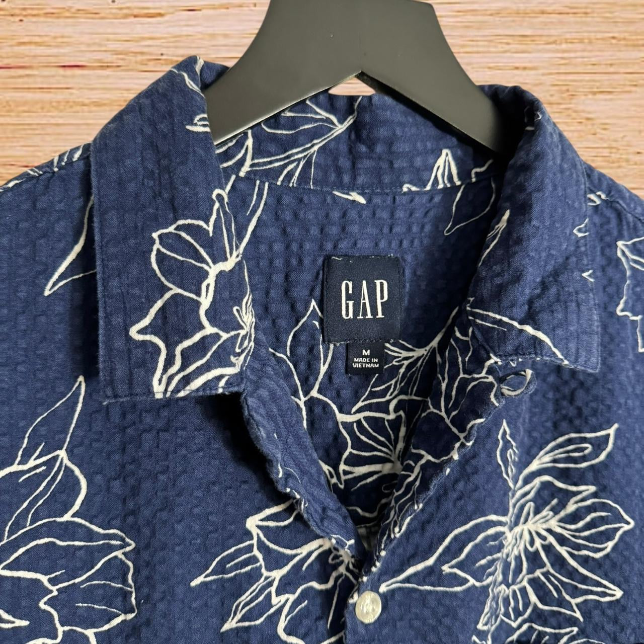 Gap textured shirt (Medium)