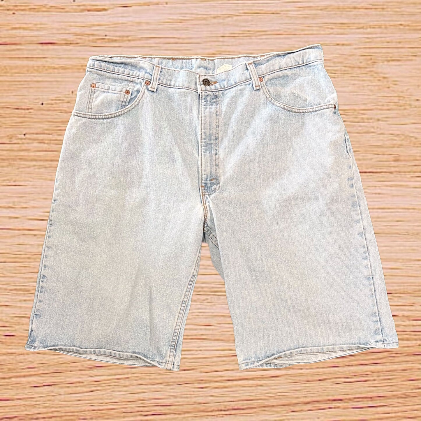 Levi’s jean shorts (40”)