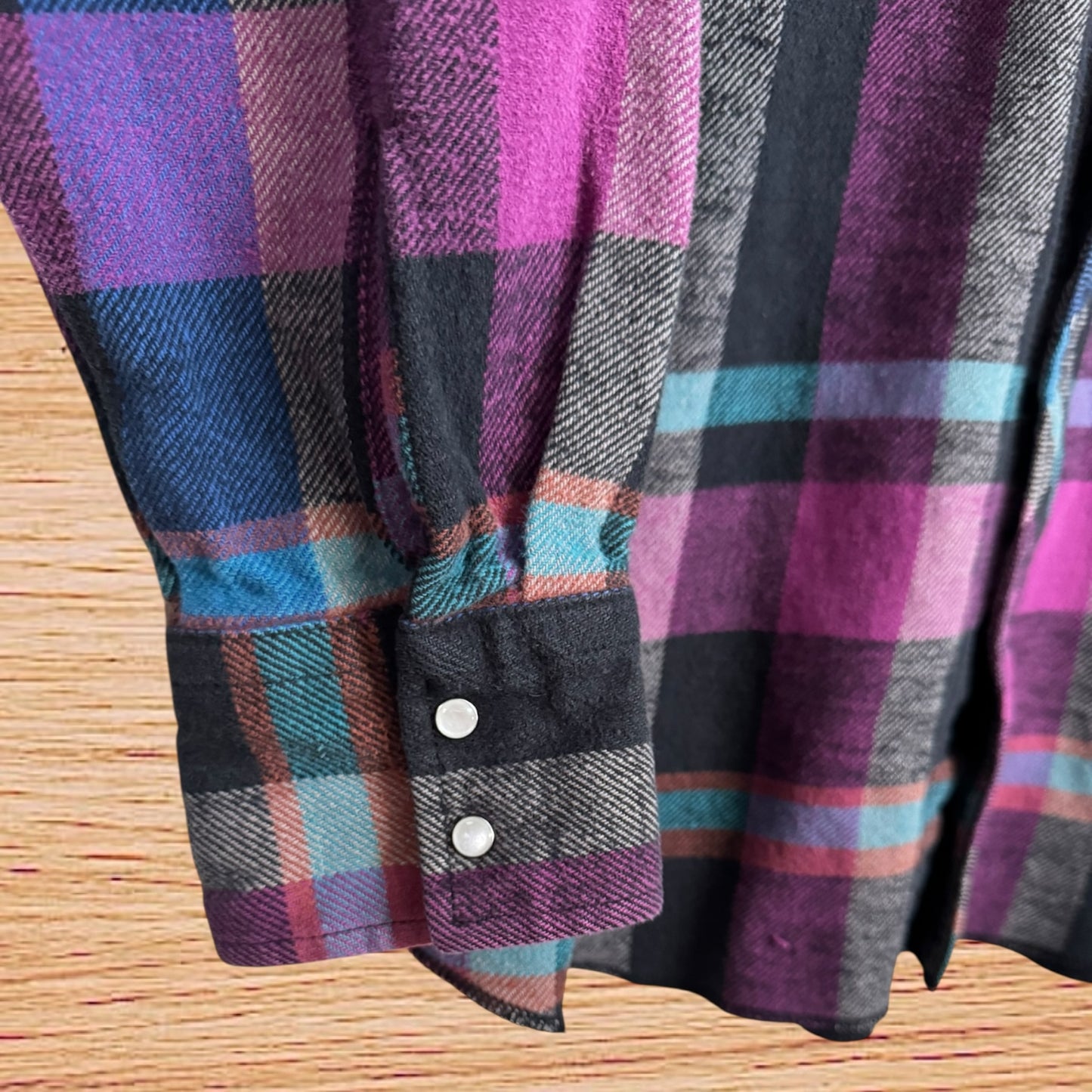 Wrangler pearl snap flannel (Medium)