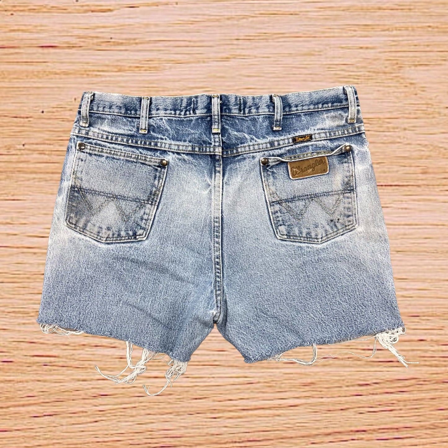 Wrangler cut off shorts (34”)