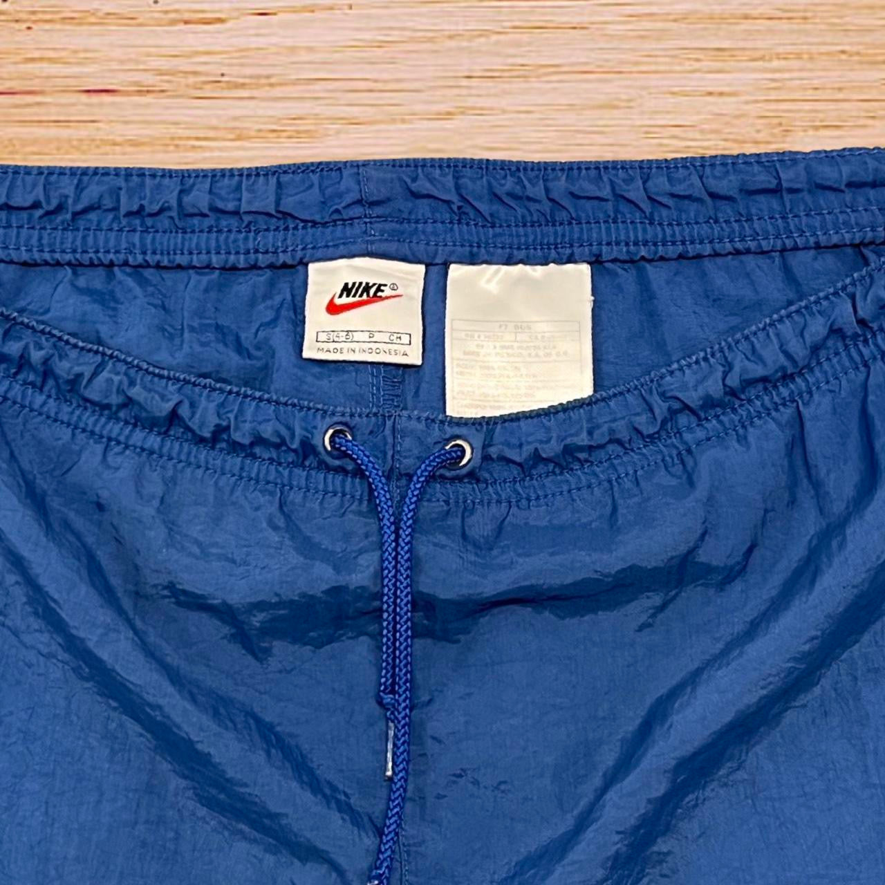 90s Nike shorts (34”)