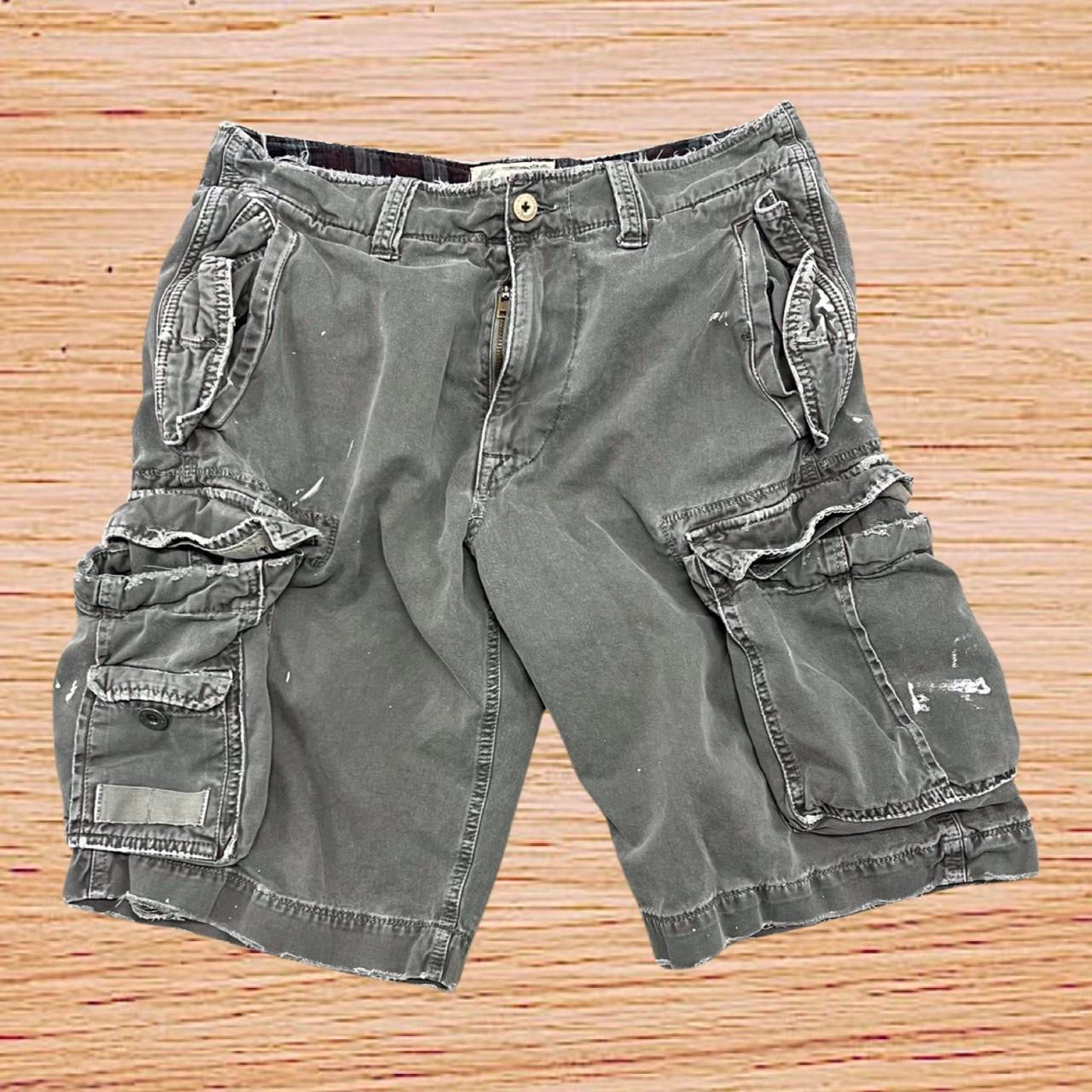 American Eagle cargo shorts (32”)